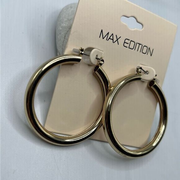 Max Edition Earrings Golden Hoops$ - Picture 6 of 7